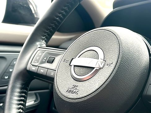 Used 2023 Nissan Rogue SL w/ SL Premium Package image 30