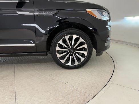 Used 2024 Lincoln Navigator Reserve image 33