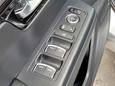 Used 2025 Honda CR-V EX-L image 18