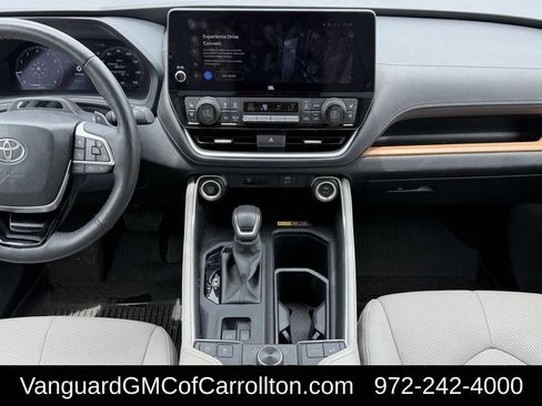Used 2024 Toyota Grand Highlander AWD image 13