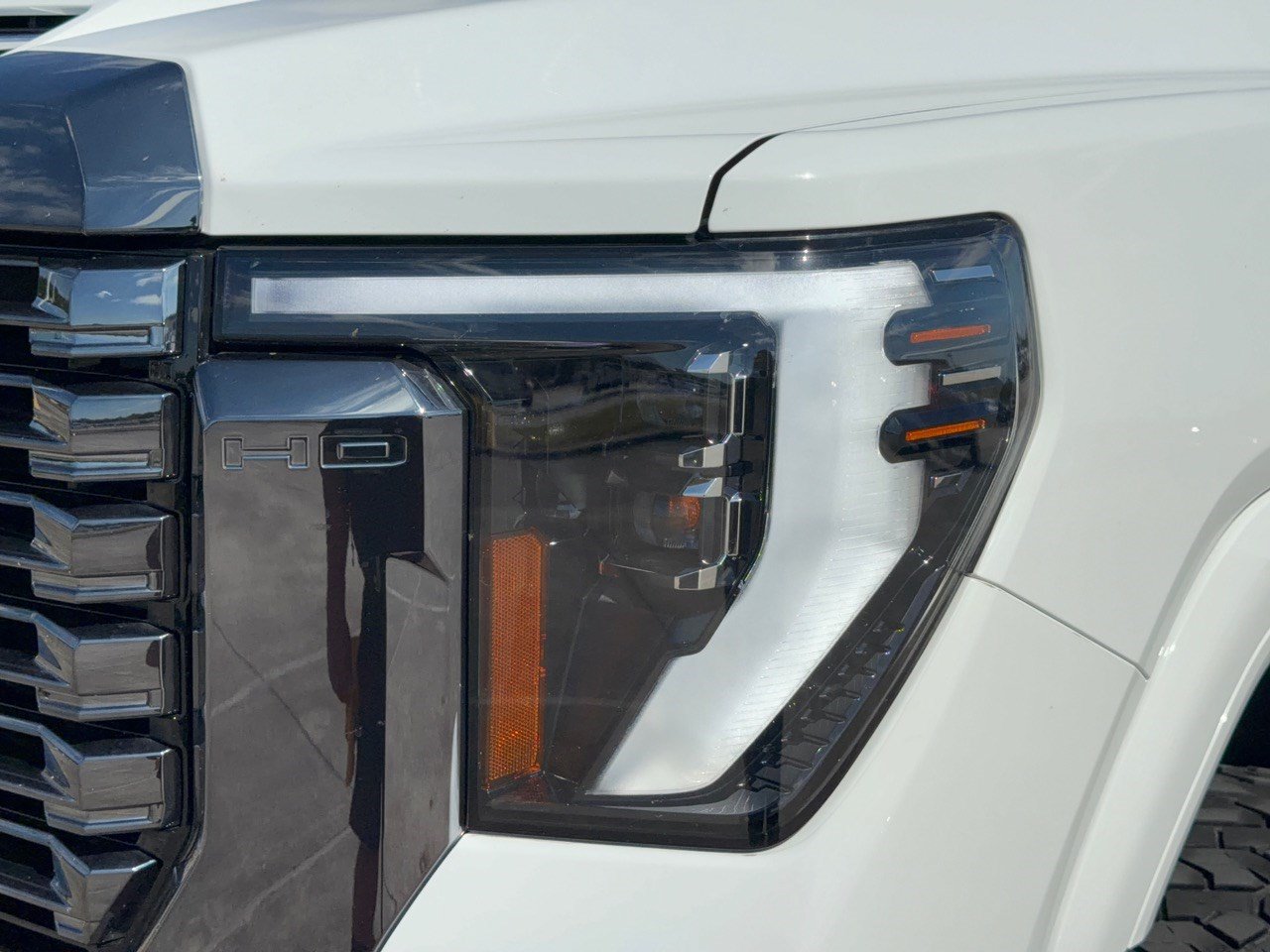 Used 2024 GMC Sierra 2500 Denali Ultimate AWD/4WD image 12