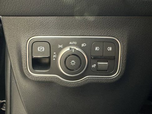 Certified 2025 Mercedes-Benz GLB 250 image 17