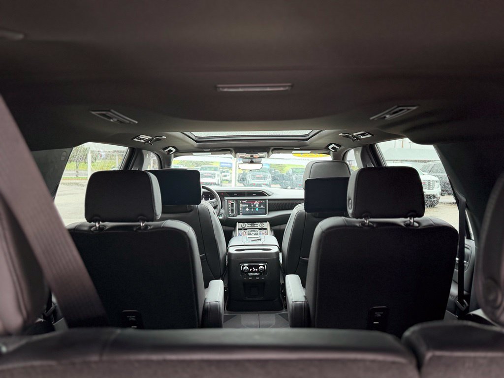 Used 2023 GMC Yukon XL Denali w/ Denali Reserve Package AWD/4WD image 7
