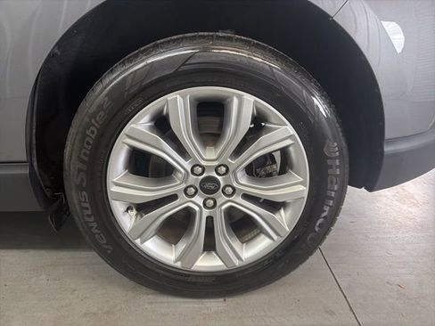 Used 2024 Ford Edge Titanium image 9