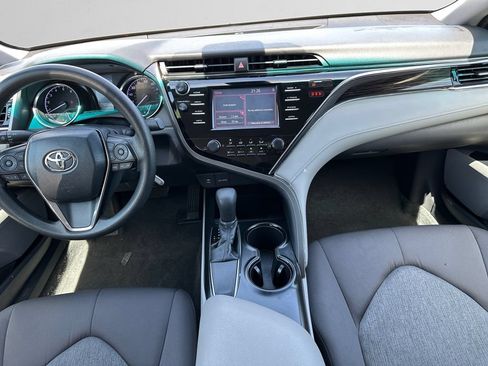Used 2018 Toyota Camry LE FWD image 12