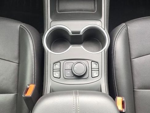 Used 2022 GMC Terrain SLT image 41