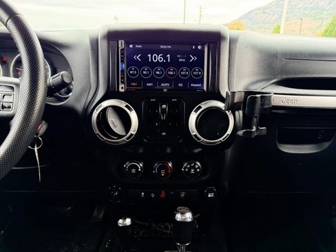 Used 2013 Jeep Wrangler Unlimited Rubicon w/ Dual Top Group AWD/4WD image 19