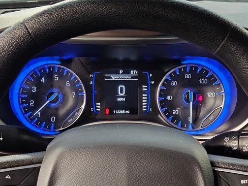 Used 2021 Chrysler Voyager L FWD image 15