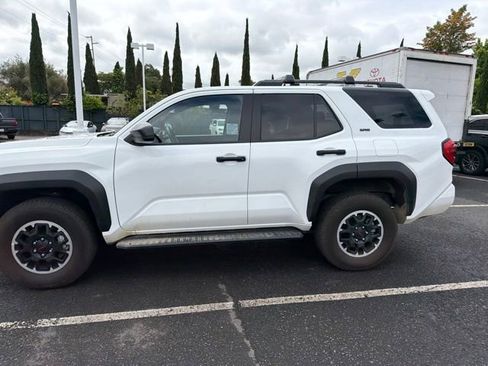 Used 2025 Toyota 4Runner SR5 AWD/4WD image 20
