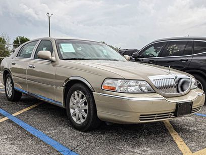 Used 2006 Lincoln Town Car Signature Limited