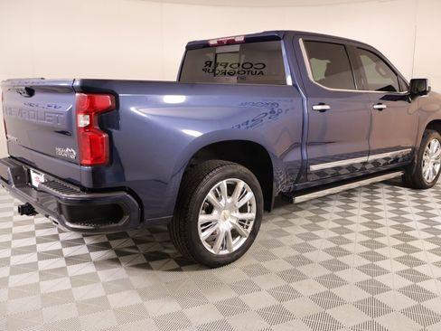 Used 2022 Chevrolet Silverado 1500 High Country w/ High Country Premium Package AWD/4WD image 22