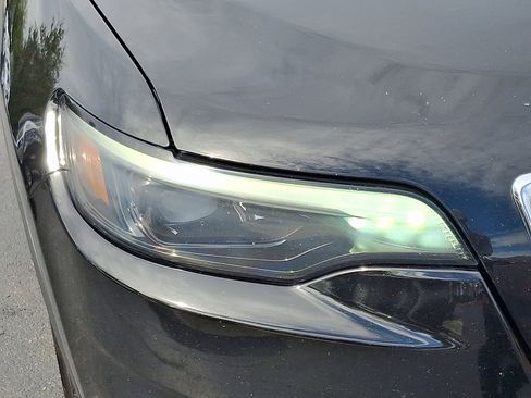 Used 2019 Jeep Cherokee Limited w/ Technology Group image 9