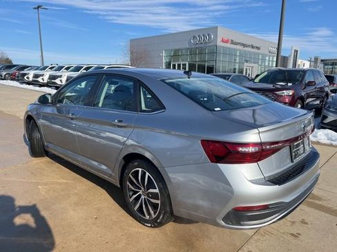 New 2026 Volkswagen Jetta SE FWD image 4