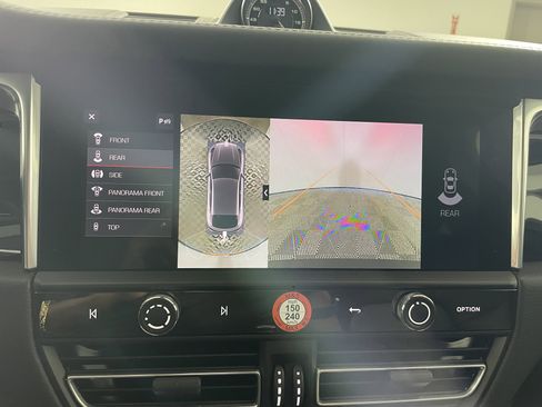Certified 2026 Porsche Macan AWD/4WD image 24