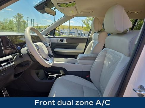 Used 2024 Hyundai Santa Fe SEL AWD/4WD image 2