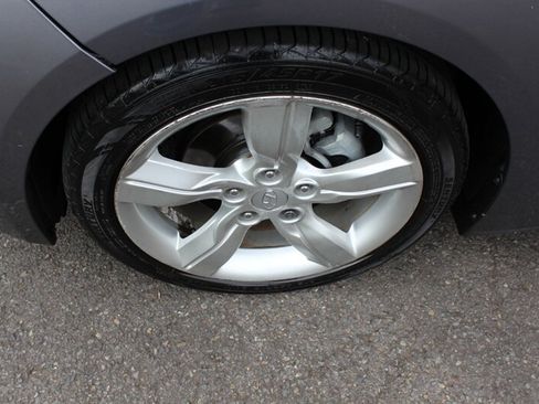 Used 2012 Hyundai Veloster FWD image 18
