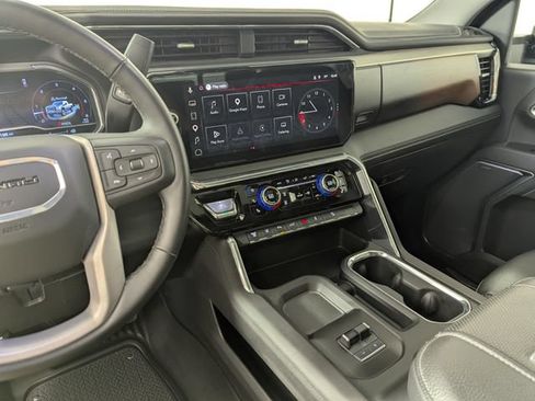 Used 2025 GMC Sierra 2500 Denali w/ Technology Package AWD/4WD image 19