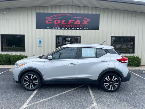 Used 2020 Nissan Kicks SV FWD image 1