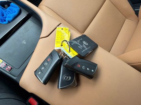 Used 2024 Lexus ES 350 w/ Premium Package FWD image 28