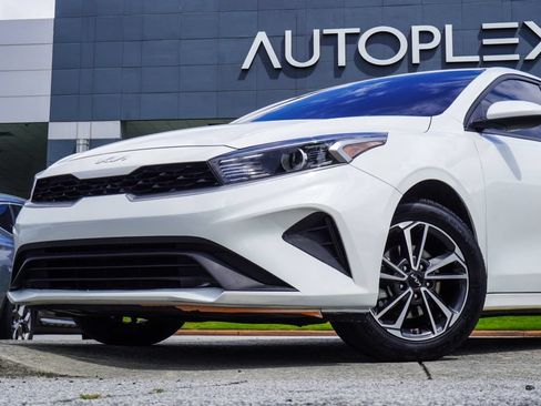 Used 2024 Kia Forte LXS FWD image 2