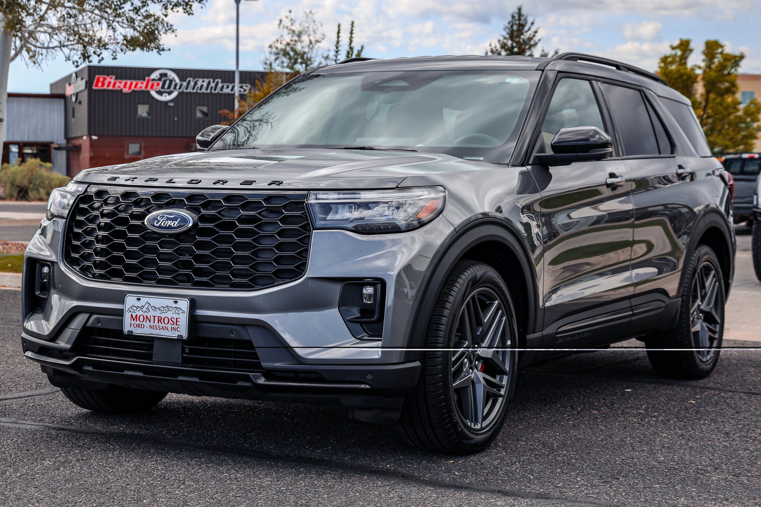 Used 2025 Ford Explorer ST-Line w/ ST-Line Street Pack AWD/4WD image 1