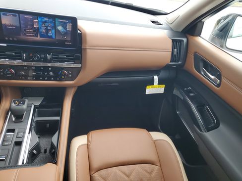 New 2026 Nissan Pathfinder Platinum image 21