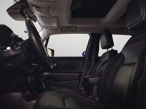 Certified 2017 Jeep Renegade Trailhawk w/ Premium Trailhawk Package image 7