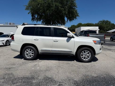 Used 2019 Toyota Land Cruiser w/ Four Season Floor Mat Package AWD/4WD image 10
