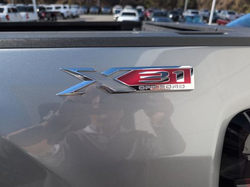 Used 2025 GMC Sierra 2500 SLT w/ SLT Premium Package image 7