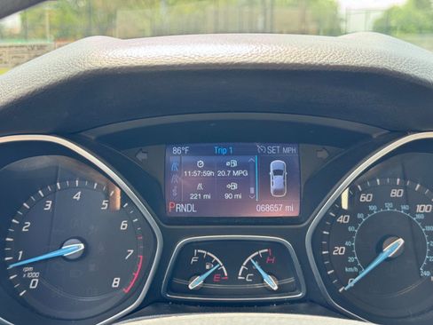 Used 2014 Ford Focus SE FWD image 17