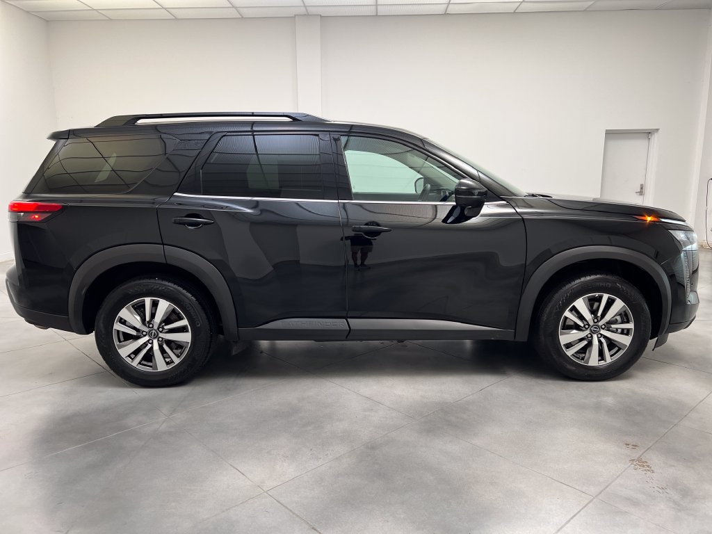 Used 2026 Nissan Pathfinder SL FWD image 10