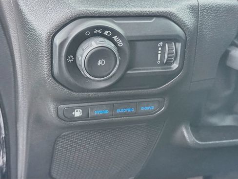 Used 2023 Jeep Wrangler Unlimited w/ Sun & Screen Package AWD/4WD image 13