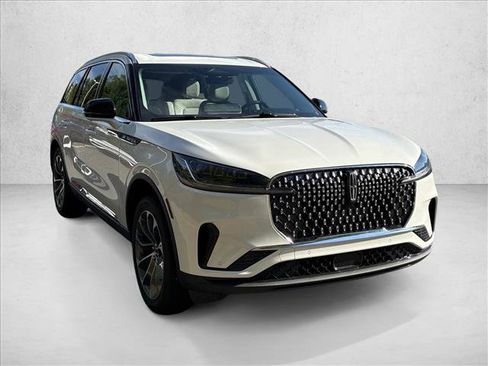 Used 2025 Lincoln Aviator AWD image 4