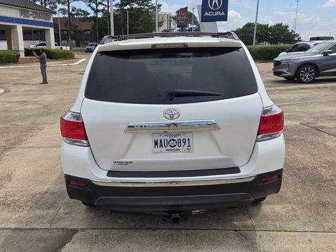 Used 2012 Toyota Highlander SE w/ Tow Pkg image 16