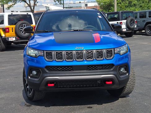 Certified 2025 Jeep Compass Trailhawk AWD/4WD image 2