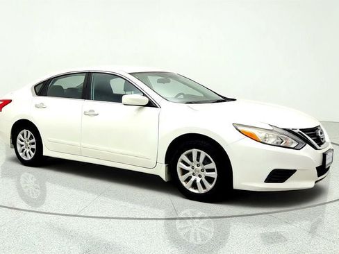 Used 2017 Nissan Altima 2.5 S w/ Power Driver Seat Package FWD image 3