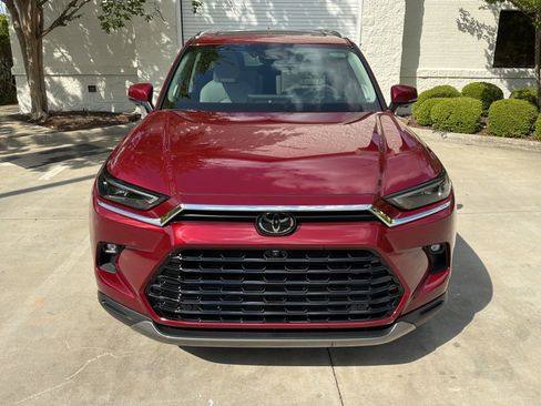 Used 2025 Toyota Grand Highlander FWD image 3