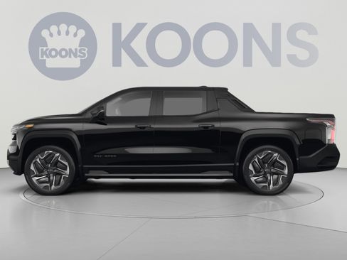 Used 2024 Chevrolet Silverado EV RST AWD/4WD image 2