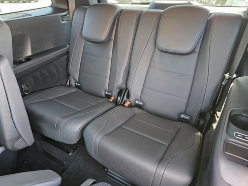 Certified 2025 Mercedes-Benz GLS 450 4MATIC image 30