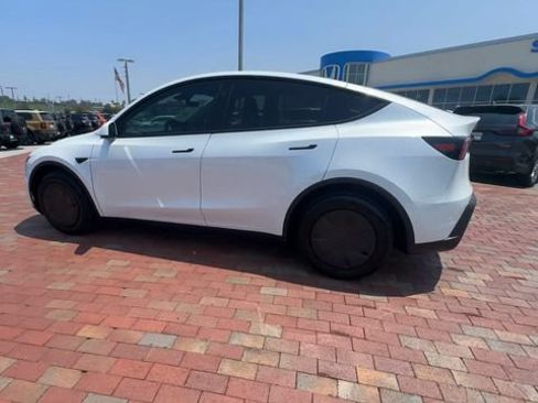 Used 2026 Tesla Model Y 2WD image 8