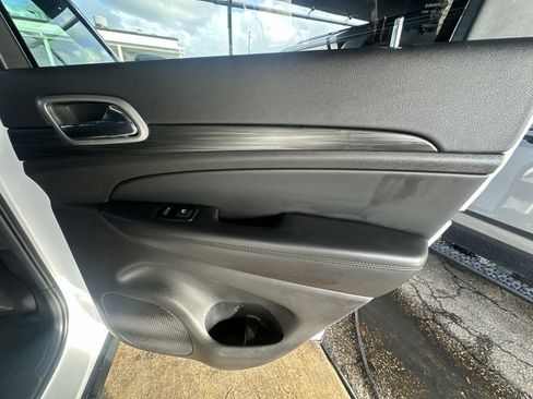 Used 2019 Jeep Grand Cherokee Laredo image 30