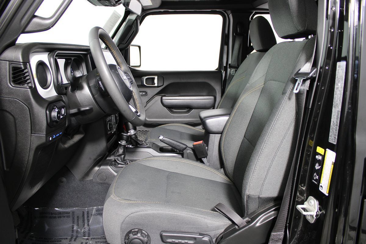 Used 2024 Jeep Wrangler Unlimited w/ Convenience Group AWD/4WD image 6