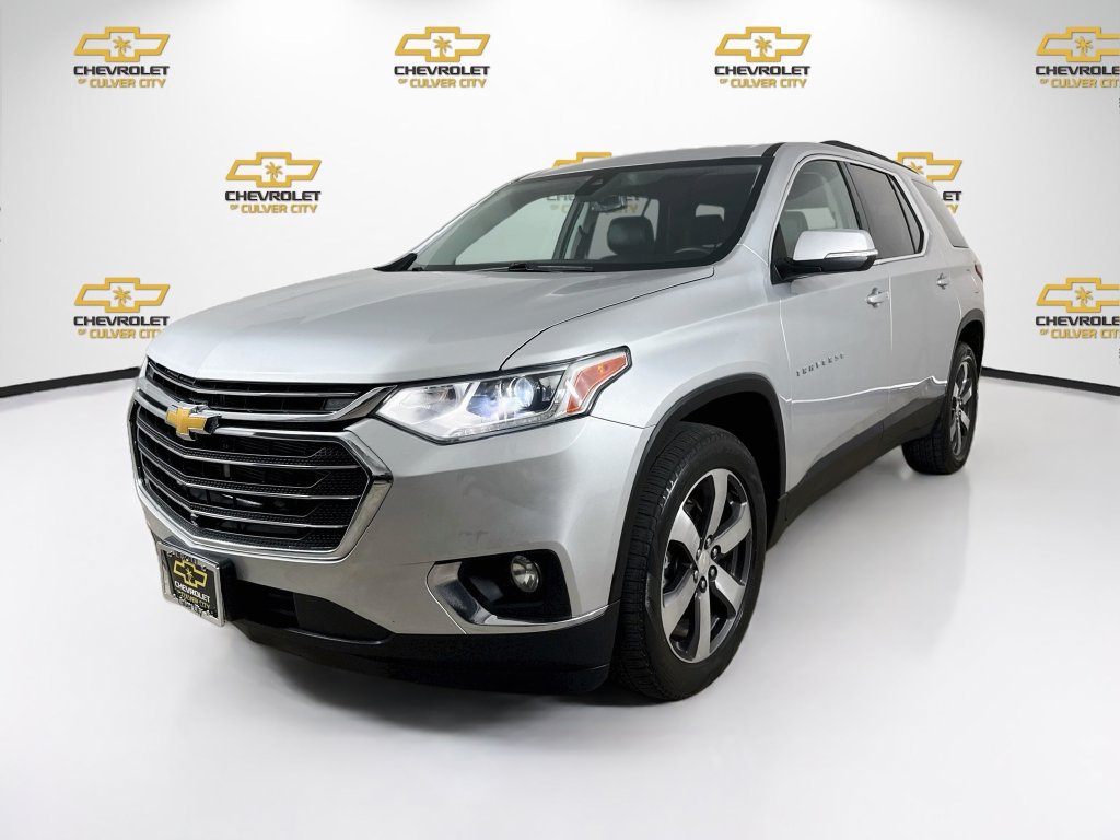 Used 2021 Chevrolet Traverse LT w/ LT Premium Package AWD/4WD image 3