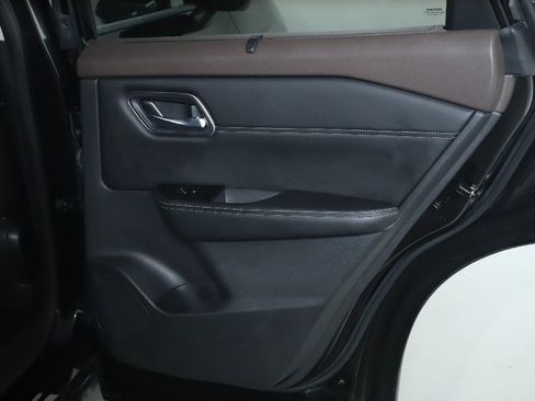 Used 2021 Nissan Rogue SV w/ Premium Package image 33