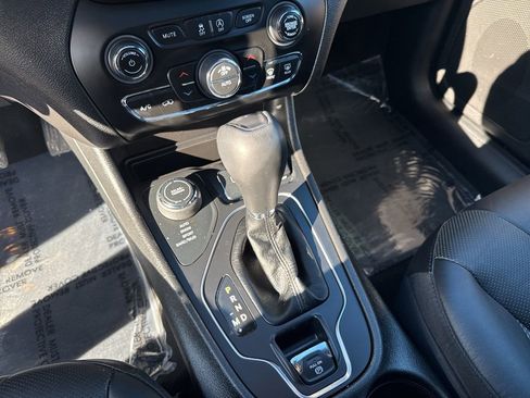 Certified 2021 Jeep Cherokee Latitude Lux 80th Anniv w/ Quick Order Package 26U 80TH image 17