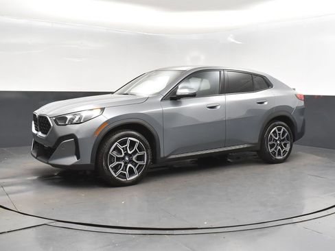 Used 2025 BMW X2 xDrive28i image 3