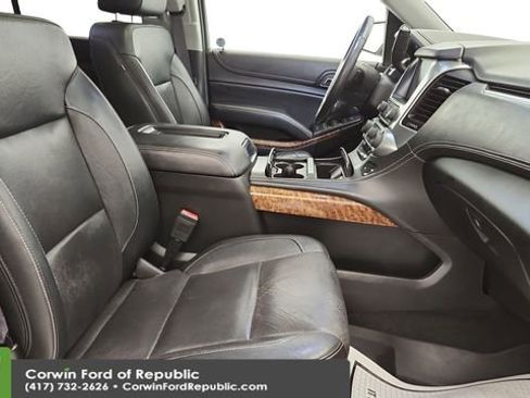 Used 2017 Chevrolet Suburban Premier image 29