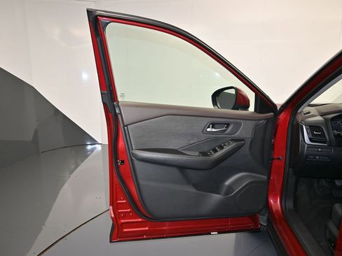 Used 2023 Nissan Rogue SV image 11