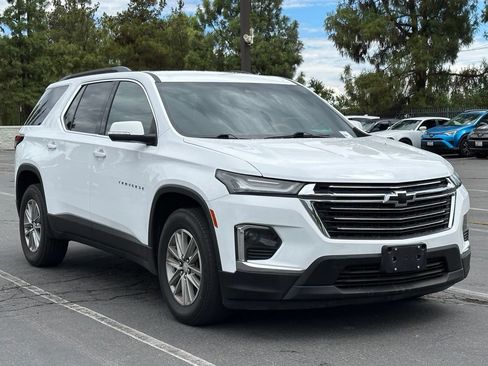 Used 2022 Chevrolet Traverse LT FWD image 2
