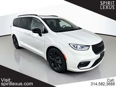 Used 2025 Chrysler Pacifica Limited